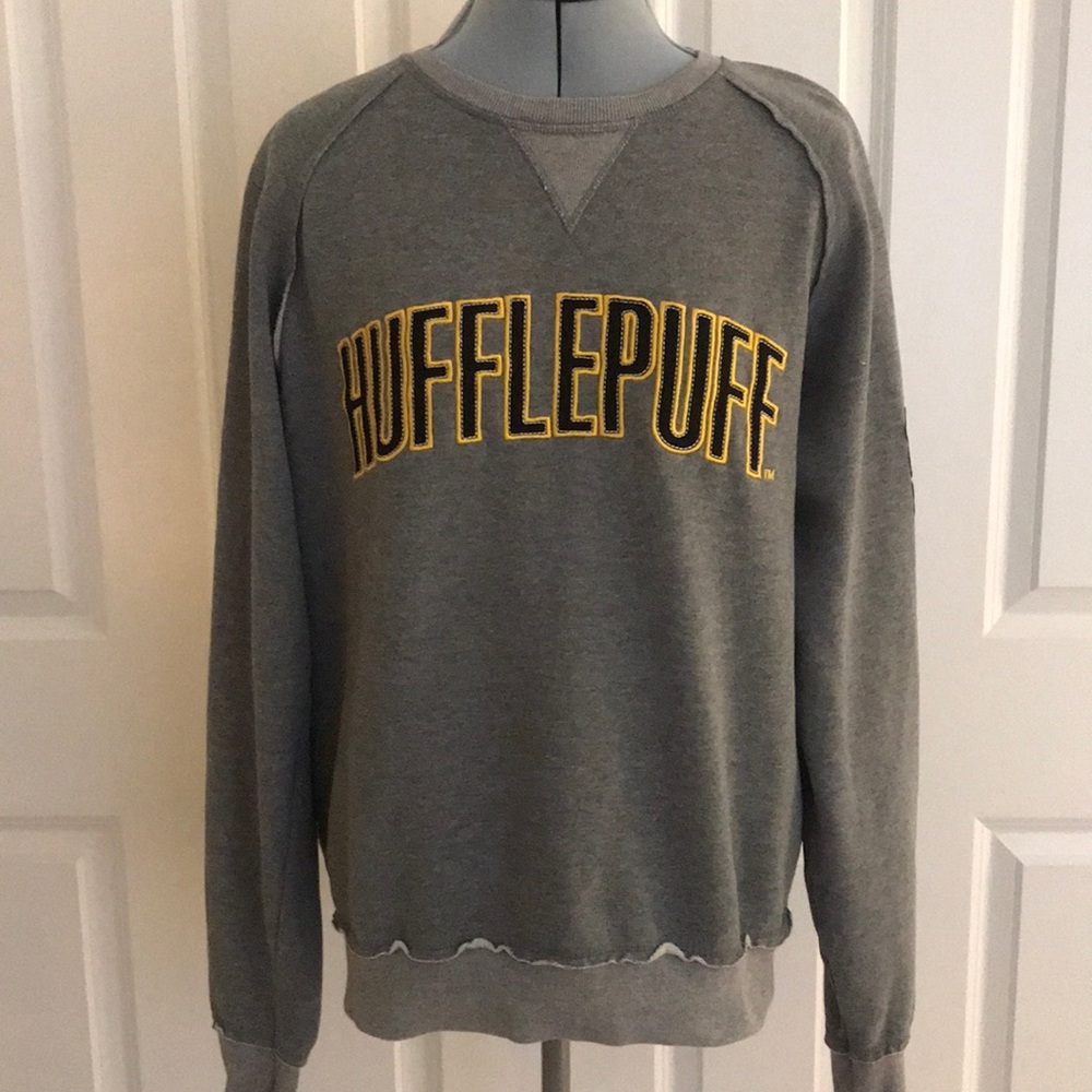Harry Potter Hufflepuff Crest Wizarding World Gray Sweat Shirt Size M